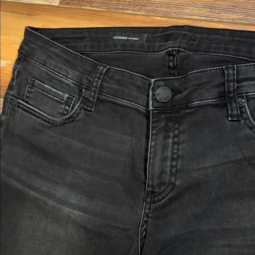 Kut from the Kloth Catherine boyfriend black wash size 10